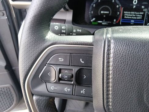 Used 2025 Toyota 4Runner TRD Off-Road Premium AWD/4WD image 17
