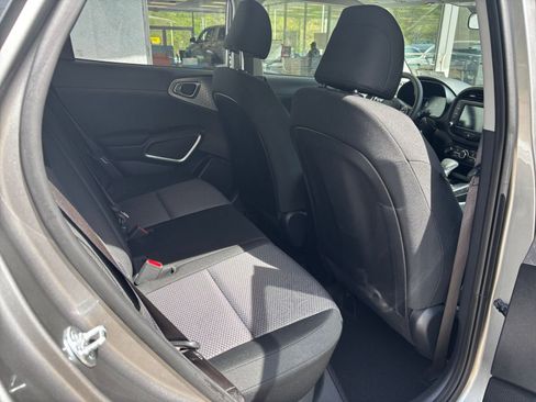Used 2025 Kia Soul LX w/ LX Technology Package FWD image 37