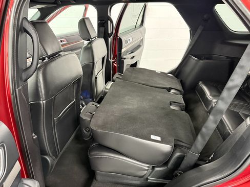 Used 2019 Ford Explorer Platinum AWD/4WD image 16