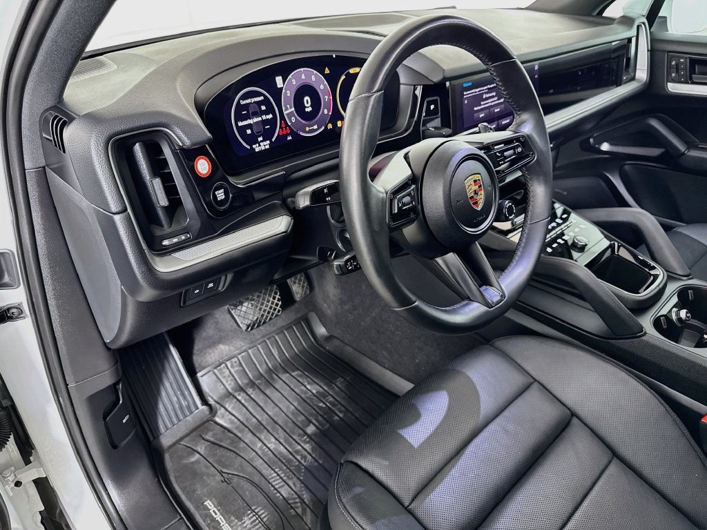 Used 2024 Porsche Cayenne AWD/4WD image 9