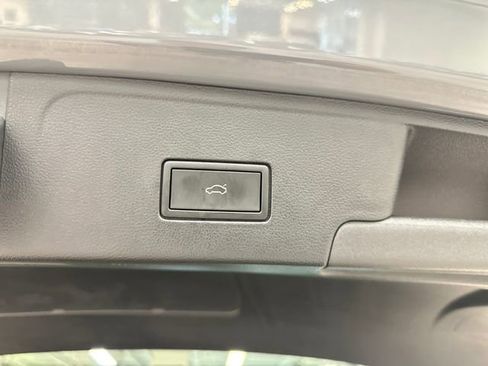 Used 2025 Volkswagen Atlas Cross Sport SEL R-Line AWD/4WD image 30