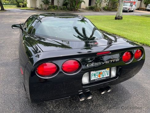 Used 1998 Chevrolet Corvette Coupe w/ Roof Pkg RWD image 17