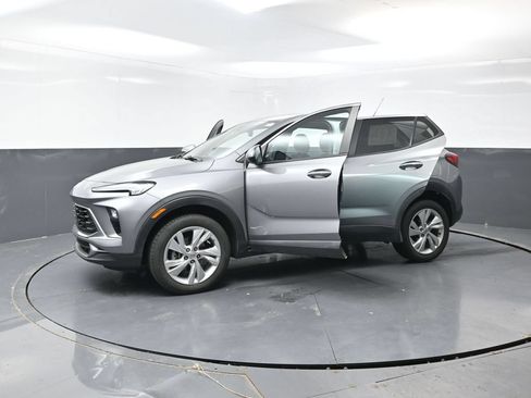 Used 2025 Buick Encore GX Preferred AWD/4WD image 53