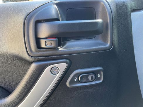 Used 2015 Jeep Wrangler Unlimited Sahara w/ Max Tow Package image 19