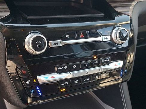 Used 2023 Ford Explorer Limited w/ Equipment Group 301A AWD/4WD image 12