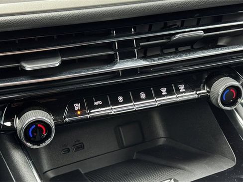 Used 2024 Chevrolet Traverse LT w/ LPO, Floor Liner Package image 32