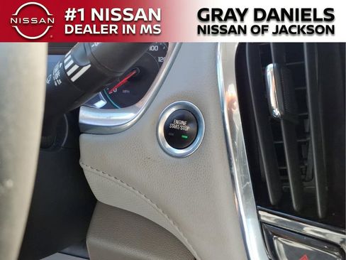 Used 2021 Chevrolet Traverse Premier FWD image 16
