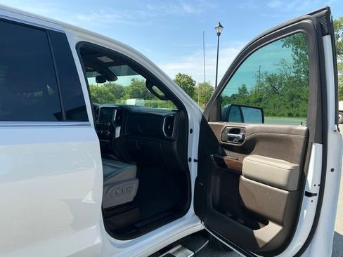 Used 2020 GMC Sierra 1500 SLT w/ SLT Premium Plus Package AWD/4WD image 17