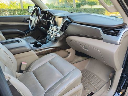 Used 2019 Chevrolet Suburban LT image 20