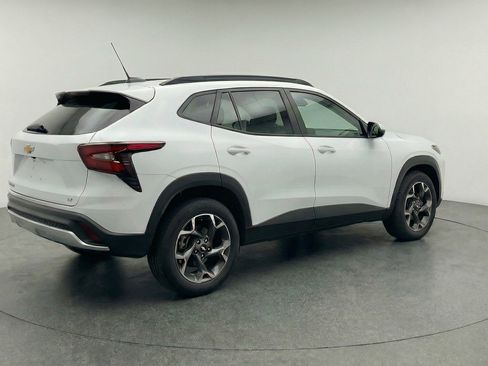 Used 2025 Chevrolet Trax LT image 9