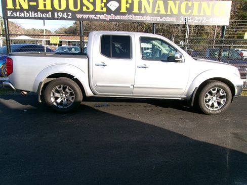 Used 2017 Nissan Frontier SL image 20