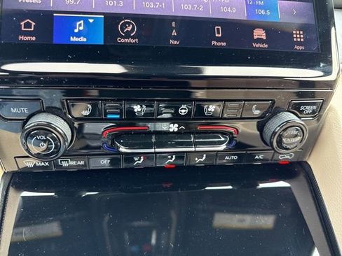 Used 2024 Jeep Grand Cherokee Limited w/ Luxury Tech Group II AWD/4WD image 32