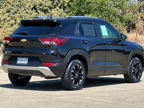 Used 2023 Chevrolet TrailBlazer LT AWD/4WD image 2