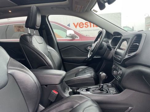 Used 2019 Jeep Cherokee Latitude Plus image 16