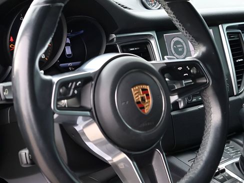 Used 2018 Porsche Macan AWD/4WD image 19