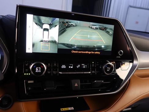 Used 2024 Toyota Highlander Platinum image 24