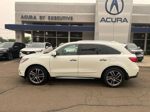Used 2017 Acura MDX SH-AWD w/ Advance Package image 2