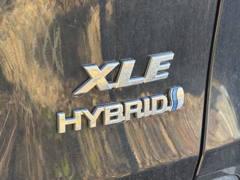 Used 2024 Toyota RAV4 XLE Premium image 8