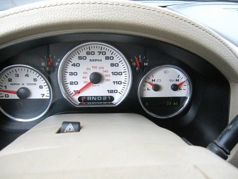 Used 2006 Ford F150 Lariat image 14