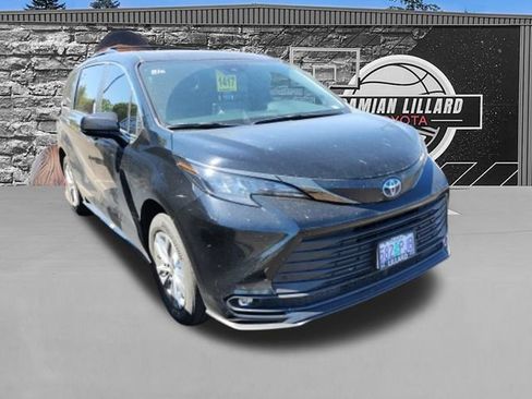 Certified 2023 Toyota Sienna XLE Woodland Edition AWD/4WD image 1