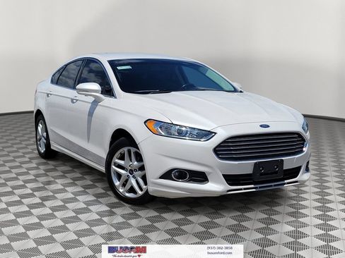 Used 2016 Ford Fusion SE w/ Equipment Group 202A FWD image 1