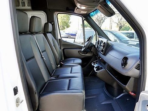 Used 2024 Mercedes-Benz Sprinter 2500 image 11