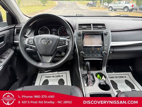 Used 2017 Toyota Camry SE w/ Moonroof Package FWD image 27