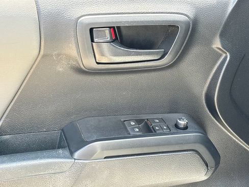 Used 2017 Toyota Tacoma SR RWD image 16