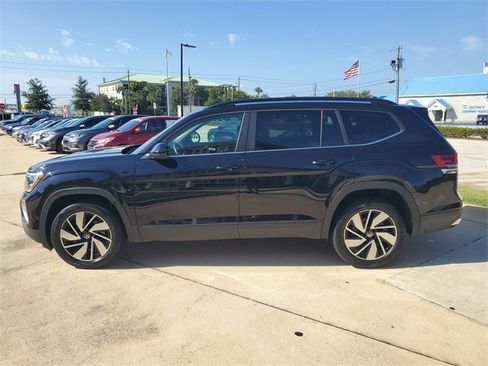 Used 2024 Volkswagen Atlas SE image 2
