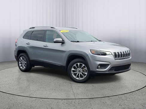 Certified 2019 Jeep Cherokee Latitude Plus w/ Cold Weather Group AWD/4WD image 1