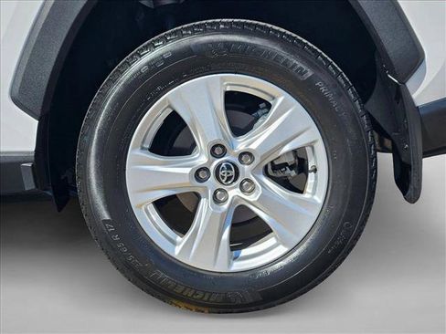 Used 2020 Toyota RAV4 XLE w/ Convenience Package FWD image 29