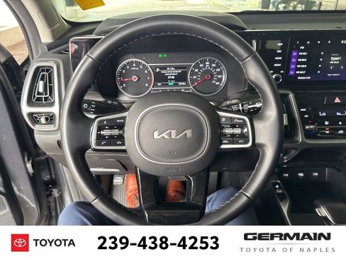 Used 2022 Kia Sorento S image 18