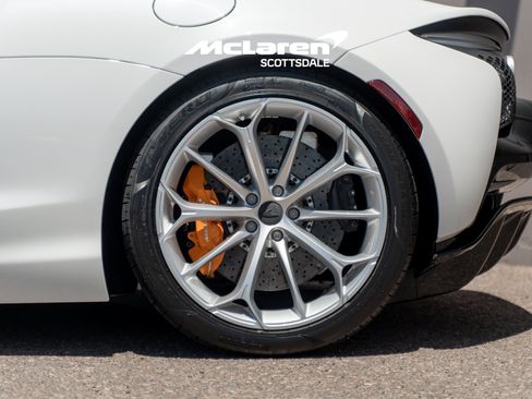 Used 2026 McLaren Artura RWD image 28