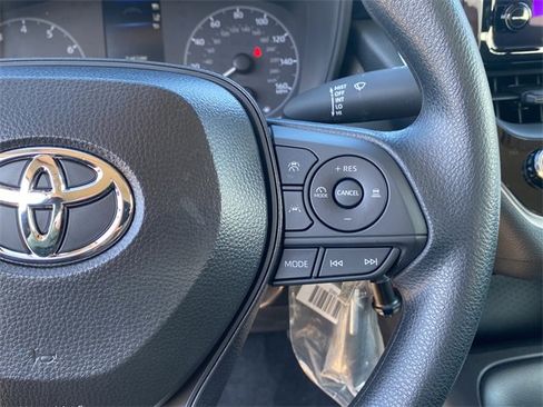Used 2025 Toyota Corolla LE image 24