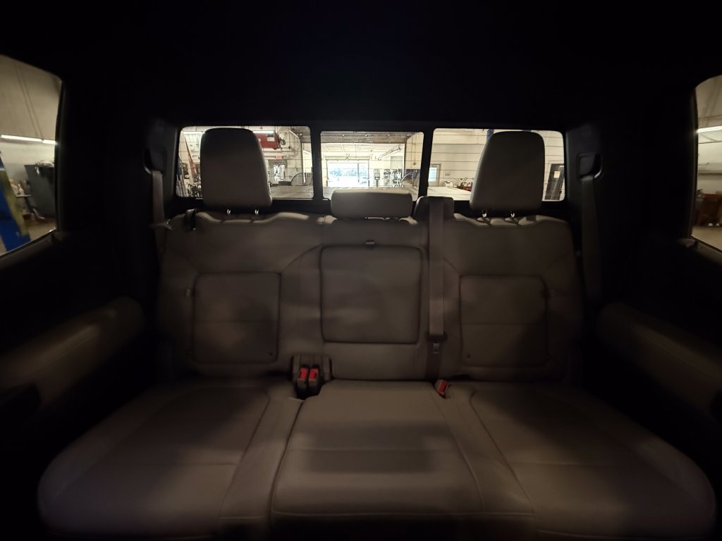 Used 2019 Chevrolet Silverado 1500 LTZ w/ LTZ Convenience Package AWD/4WD image 19