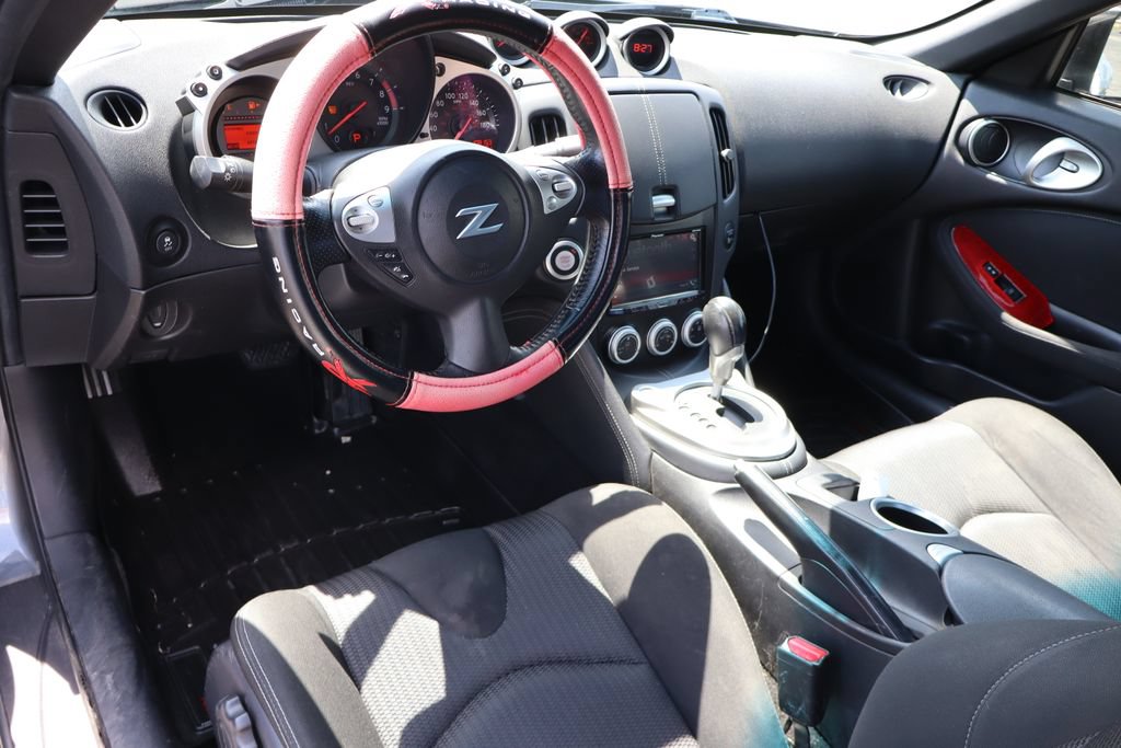 Used 2016 Nissan 370Z Coupe RWD image 6