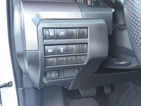 Used 2025 Toyota Tacoma SR5 AWD/4WD image 23
