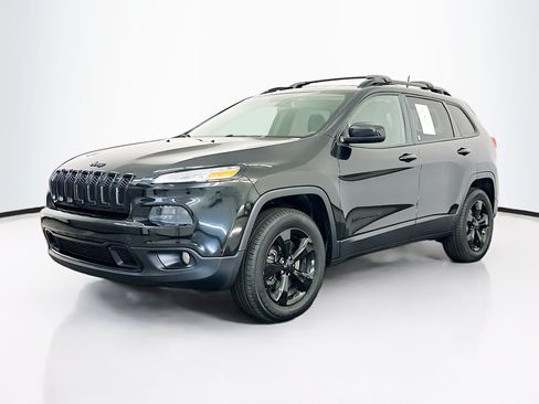 Used 2016 Jeep Cherokee Latitude w/ Cold Weather Group AWD/4WD image 3