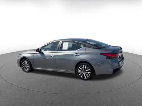 Used 2025 Nissan Altima 2.5 SV image 10