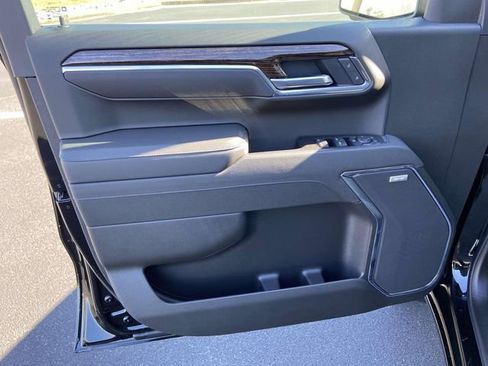 New 2025 GMC Sierra 1500 Elevation image 17