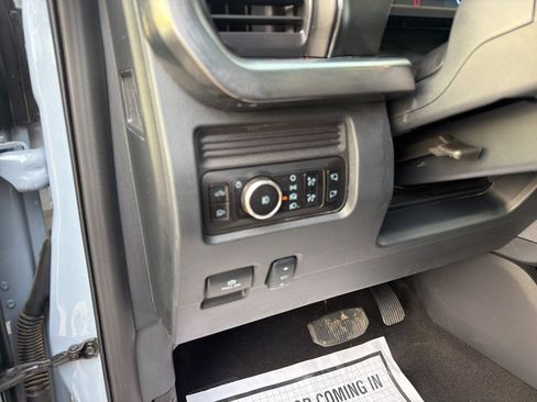 Used 2025 Ford F350 Lariat w/ Chrome Package image 28