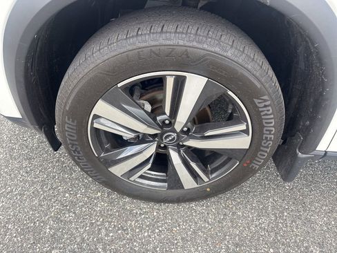 Used 2023 Nissan Rogue SL AWD/4WD image 11
