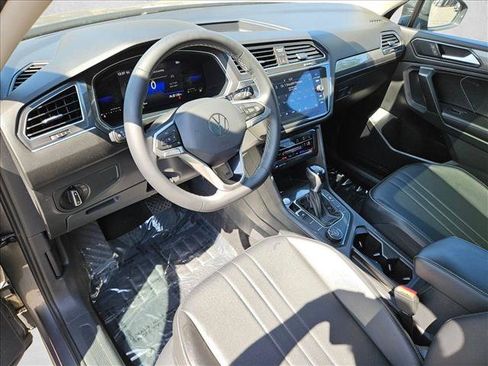 Used 2022 Volkswagen Tiguan SE AWD/4WD image 10