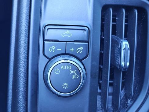 Used 2021 Chevrolet Silverado 1500 Custom image 19