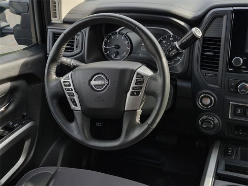 Used 2024 Nissan Titan SV w/ SV Convenience Package image 32