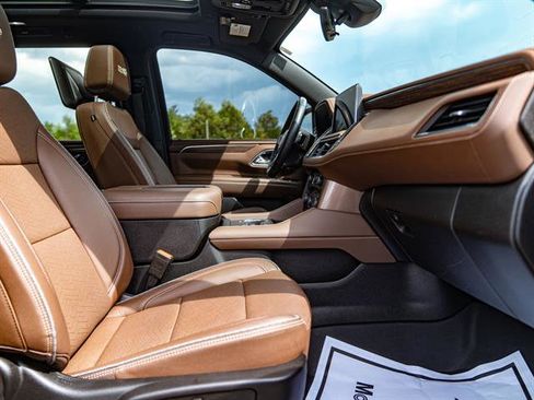 Used 2024 Chevrolet Suburban High Country w/ Advanced Technology Package image 17