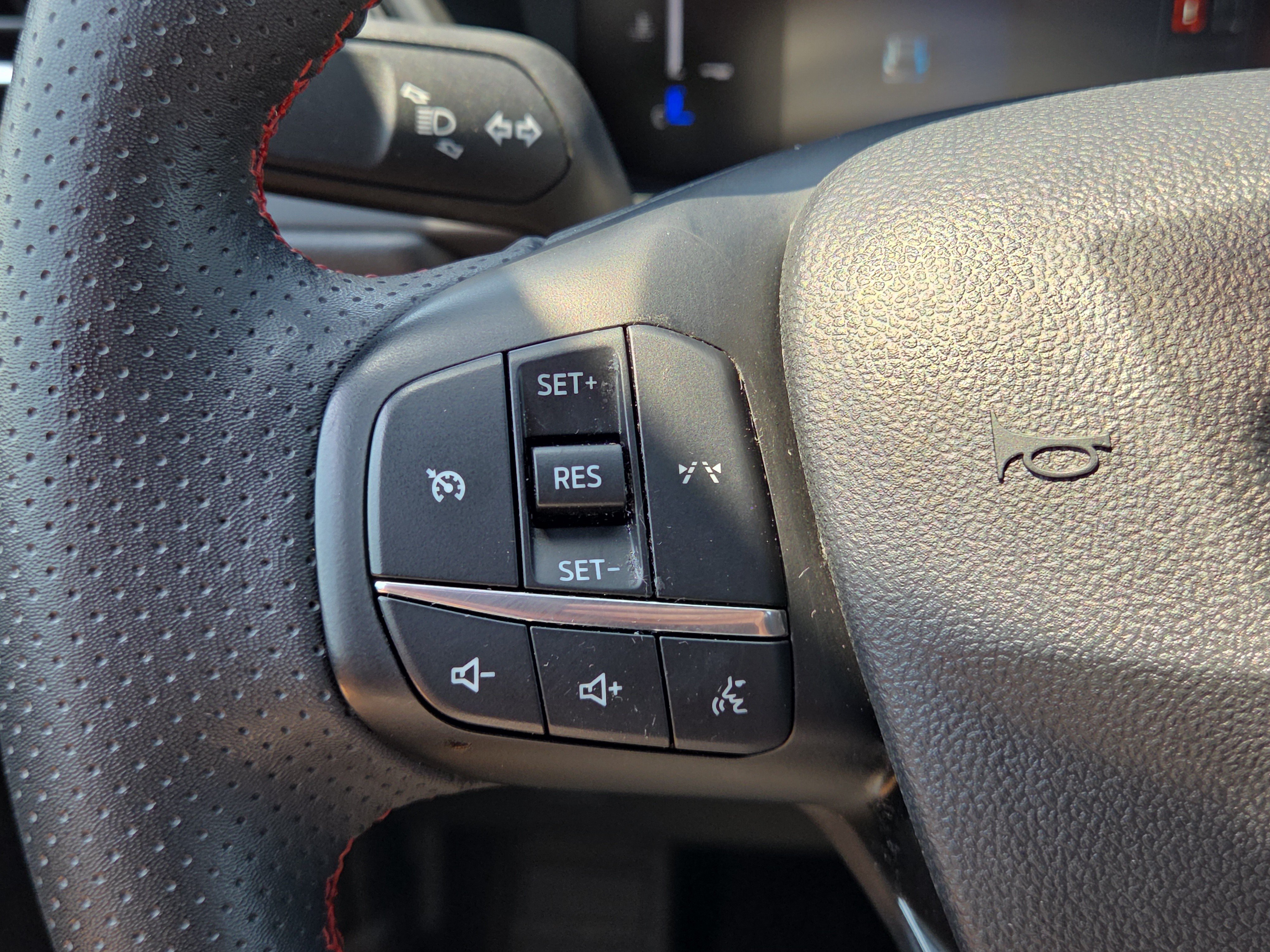 Used 2025 Ford Escape ST-Line Select AWD/4WD image 19