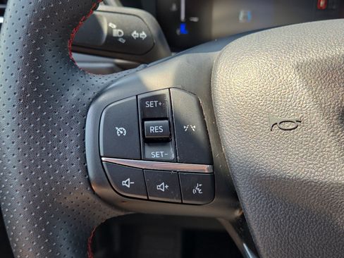 Used 2025 Ford Escape ST-Line Select AWD/4WD image 19