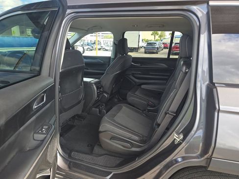 Used 2023 Jeep Grand Cherokee L Laredo RWD image 13