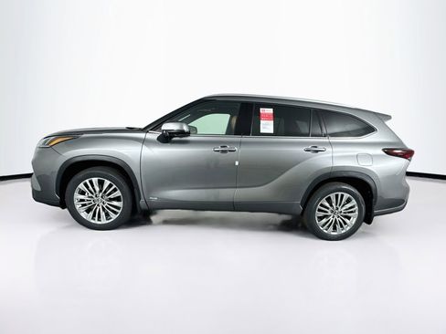 New 2026 Toyota Highlander Platinum image 5